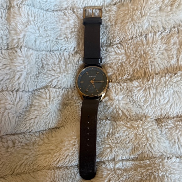 Citizen Eco-Drive Men's Watch with Brown leather Strap - Picture 5 of 8